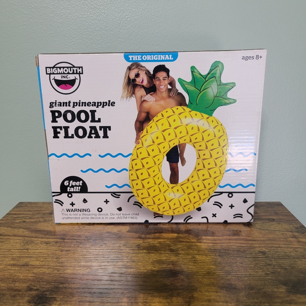 BIGMOUTH Giant‎ Pineapple Pool Float